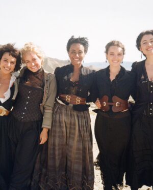 Rose Williams Instagram - 'That Dirty Black Bag' now streaming on 🇺🇸 @netflix 🏜️🐎 I loved playing this red lantern girl she taught me so much 🃏🧨💋 all the love to wig maestro massi and scar maestra fred🩸🦁