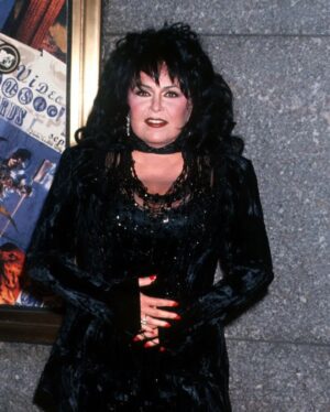 Roseanne Barr Instagram - Throwback to 30 years ago when I hosted the 1994 MTV VMAs!