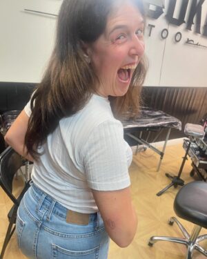 Rosie Jones Instagram - TATTOO TIME. Tonight is my last time performing my show, Triple Threat, and I feel so emotional! I’m so proud of this show and by some miracle I’m still not bored of it. So to celebrate self identifying as a prick every night on stage I have permanently etched the prickliest thing I know onto my body. Strong as shit, resilient and fiercely independent, I love my little cactus 🌵❤️