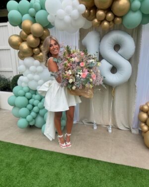 Rosie McClelland Instagram - Birthday szn 🌸🎂🍾