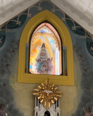Roxana Díaz Instagram - Santa madre, Virgen del Valle, santa de mi nombre, bendícenos y protégenos siempre...
Bendice y protege a nuestro país, a nuestra gente, a los niños, a los enfermos....
Derrama tu gracia y cuídanos siempre...
Hoy celebro tu día Vallita de mi amor🙏🙏🙏🙏🙏🙏🙏🙏🙏🙏🙏🙏🙏🙏🙏