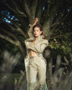 Roxanne McKee Instagram - Shooting with Scarlett 💋
Out this weekend 
@cutlermagazine 
📸 @scarlettwarrick 
Wearing @hectormacleanlondon 💫