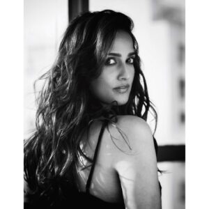 Rucha Inamdar Instagram - Looking back at you!

#blackandwhite #blackandwhitephotography #bollywood #hollywood #actor #actorslife #shootlife #ruchainamdar #emotions #attitude #❤️#insta #portrait #blackandwhiteportrait