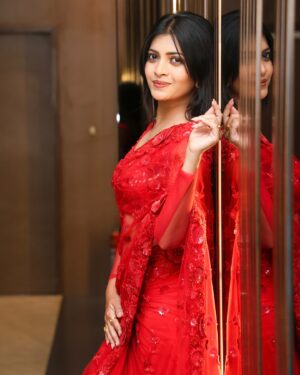 Ruchira Jadhav Instagram - ♥️♥️♥️

#RuchiraInRED

Dolled up for Theatre Visit !!♥️

#BabuMarathiMovie

Saree : @nitaraa_official ✨
Blouse designed by : @liiyanna_designs 💫
Captured by: @harsh1214 📸

#RuchiraJadhav