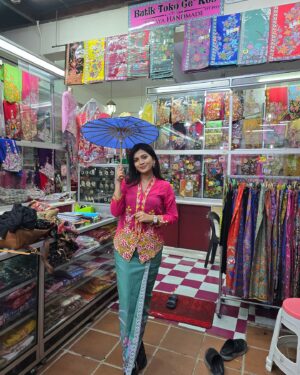 Ruchira Jadhav Instagram - Discovering Malaysia’s charm 🇲🇾 One chic look at a time!

#RuchiraJadhav ✨
#lookbook #stylingdiaries 
#InternationalTravelShow 
#Travel #love #travelshow #Bollylands

Which outfit did you like the most !