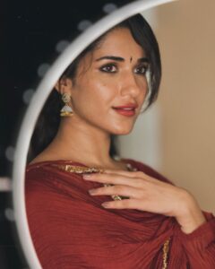 Actress Ruhani Sharma HD Photos and Wallpapers November 2024