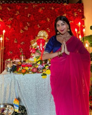 Ruma Sharma Instagram - यह सिर्फ़ उत्सव नहीं, मोत्सव है ♥️ 
All about Ganesh Chaturthi #ganpatibappamorya 
.
Beautiful saree from - @kashvi_saree 
.
.
#ganpatifestival #ganeshutsav #ganeshchaturthi #ganeshotsav #ganeshpuja #ganpatidecoration #indianfestivalseason #ganeshfestival #rumasharma