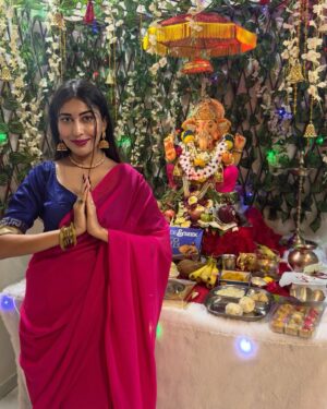Ruma Sharma Instagram - यह सिर्फ़ उत्सव नहीं, मोत्सव है ♥️ 
All about Ganesh Chaturthi #ganpatibappamorya 
.
Beautiful saree from - @kashvi_saree 
.
.
#ganpatifestival #ganeshutsav #ganeshchaturthi #ganeshotsav #ganeshpuja #ganpatidecoration #indianfestivalseason #ganeshfestival #rumasharma