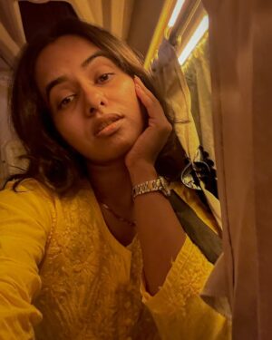 Rupali Wakode Instagram - Discovering comfort within my own presence😈

#vibing #yellowtheme #allyellow #yellow #travel #traveling #amravati #pune