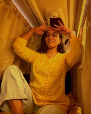 Rupali Wakode Instagram - Discovering comfort within my own presence😈

#vibing #yellowtheme #allyellow #yellow #travel #traveling #amravati #pune