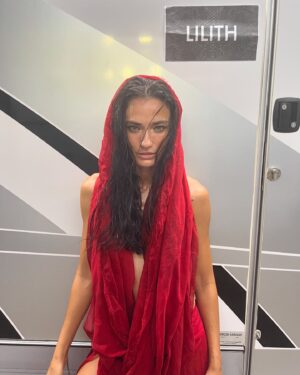 Saadet Işıl Aksoy Instagram - Kimler Team Lilith? 😉🐍🌪️🔥❤️‍🔥 @netflixturkiye #sahmaran