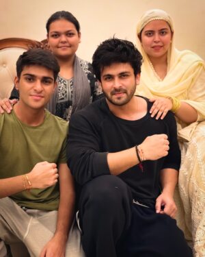 Saba Ibrahim Instagram - A bond that time can never break❤️
#happyrakhshabandhan to all