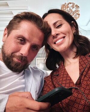 Sabina Akhmedova Instagram - Если соскучились по этим ребятам, то 3 сезон сериала «Триггер» уже на @kinopoisk ❤️‍🔥