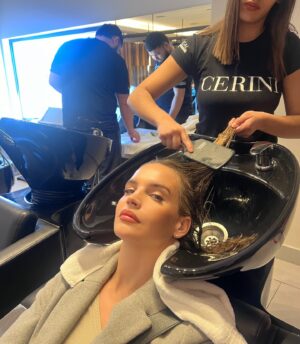 Sabrina Garciarena Instagram - Semana Full 🧡✔️

1. Preparándome para trabajar make up @milislooks @frumboliestudio 

2. Continuamos en @cerininet @ceriniclaudio en NORDELTA @nordeltacc 

3. Preparándome para el desfile de @yagmouroficial  X @bafweekoficial #mercadolibrexbafweek 

4. Cenando con @lucianagonzalezcosta 🩷

5,6,7 Desfile c @nagarciarena 

8. @madres5gok @somoslacasaok con ellas @belulucius @vivianaapuerta @paulakohan 

9 y 10 Play de @miapaoloski 😁❤️

11. Feliz en @pompavana @figueirasivana @natcecchinato 

12. Acompañando a mi amigo @fabianzittaofficial @fabianzitta en la apertura del nuevo local en @patiobullrich ❤️