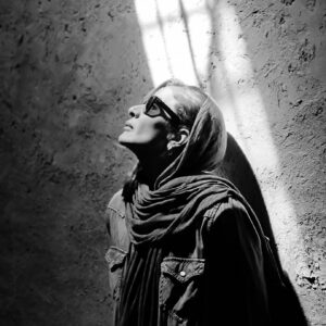 Sahar Dolatshahi Instagram - هیچ افسانه ای به حد واقعیت غریب نیست .