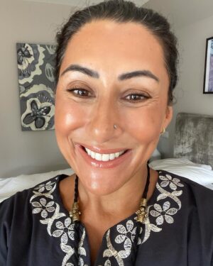 Saira Khan Instagram - I can do modest dressing too 😉. The traditional Shalwaar Kameez - never wore them out as a kid growing up in the 80’s  90’s - I was so embarrassed of being different - also didn’t want to attract unnecessary racist remarks that were rampant at that time. 

Now I have no problem at all. Our country has changed, so much cross cultural adoption - wearing a long top  with trousers  not seen as “weird”. 

When I visit my mum, she much prefers seeing me dressed in traditional South Asian clothes - so out of respect I leave my skimpy stuff at home and bring out my beautiful modest clothes to please her. ❤️

We’ve come a long way in being tolerant …. Lots more progress to make, but let’s celebrate that we are moving forward in the right direction. I have no problem wearing my shalwaar  kameez for the whole world to see - I wear it with pride. People come up to me now to say how pretty it is and not “ oi fu*k off to your own country”

Positive Vibes only and I love that now being “different” is celebrated. ❤️❤️

This outfit from @khaadi