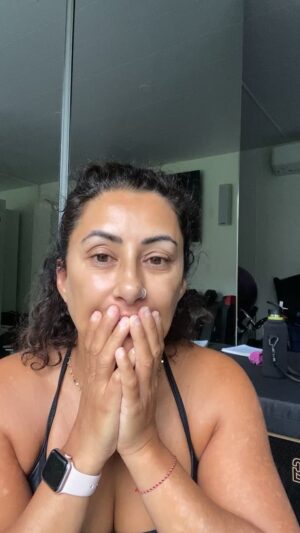 Saira Khan Instagram - Due to your amazing comments on my “weight gain in midlife” post , I have today woken up with so much positivity and a real “can do attitude”.

I have to be really honest with you and say that when I look at my eating habits and what I eat ….i can’t really blame the hormones! 

So today I’m taking control and will share my progress  with you guys every week. 

I have achieved many things in my life and I am not going to let this beat me. 

I am going to eat all the foods that help me to lose fat! 

For me it’s about nutrition and eating habits! 

I’m going to keep a diary of everything I eat and I’ll share my results with you on a weekly basis for anyone who needs motivation. 

Let’s do this. Taking control of your habits is the first step to achieving your goal. 

I’ll keep you posted x

#healthyeatinghabits 
#protein #fatloss #midlifewomen #hormones