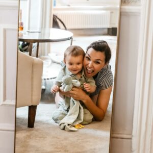 Samantha Barks Instagram - ACCESS ALL AREAS With Samantha Barks ✨

A couple of weeks ago I had the absolute honour of following @samanthabarks around for a show as Elsa in @frozenlondon. It’s something we’ve wanted to do for such a long time but we’ve waited till this moment because she’s a full time performing mum now. I thought it would be special to capture her journey within the show after doing it for almost 3 years and after such a big change in her life. We had so much fun and it was so incredible to see how special this role is to her and with how much power she steps onto the stage.

I also wanted to mention her dresser Ryan who, in his busy track of being her right hand man during the show as he keeps running from side to side with all these amazing costumes and water bottles, made the time to guide me around and explained to me what was going on.

You can watch @frozenlondon till the 8th of September at The Theatre Royal Drury Lane (and I would if I were you)

© Disney | Danny Kaan