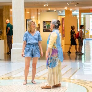 Samantha Brown Instagram - If you need a weekend getaway to unwind, there’s no better place than our latest Youtube upload - Santa Fe, New Mexico. Just tap my username @samanthabrowntravels and click the link in bio for all you can do to truly relax.

#samanthabrown #placestolove  #santafe #newmexico