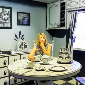 Samantha Brown Instagram - If you need a weekend getaway to unwind, there’s no better place than our latest Youtube upload - Santa Fe, New Mexico. Just tap my username @samanthabrowntravels and click the link in bio for all you can do to truly relax.

#samanthabrown #placestolove  #santafe #newmexico