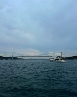 Samira Schoffel Instagram - My mom shot this photo. You can see the childish look in my eyes since I am with her. My favorite part of Istanbul is the sea side. Just looking at it makes me feel like I am a part of something much bigger than myself. Honestly I wish to see more trees here but that’s another topic. Cheers to today. 🥂💙🌊🌟✨