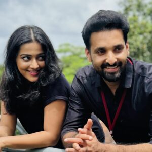 Samskruthy Shenoy Instagram - Where words are restrained, the eyes often talk a great deal ❤️

PC - @monisha_monukutty 

#gayathridevienteamma #mazhavilmanorama #noobinjohny #samskruthyshenoy #malayalamserials #shootinglocation🎥 #friends❤️