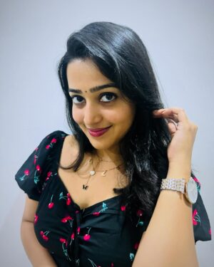 Samskruthy Shenoy Instagram - A little bling never hurt anyone 😉❤️

Jewellery from my favourite @sucha4u 💕

#smilemore #jewellery #sucha4u #trending #happiness #loveforblack #loveforjewellery #loveyourself #samskruthy #samskruthyshenoy