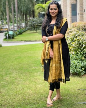 Samskruthy Shenoy Instagram - Be positive💕
.
.
.
.
.
.
.
.
.
.
.
.
.

.
.
.
.
And SMILE 😊❤️

#trending #traditionallook #loveforblack #bepositive #loveyourself #samskruthy #samskruthyshenoy