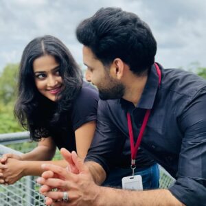 Samskruthy Shenoy Instagram - Where words are restrained, the eyes often talk a great deal ❤️

PC - @monisha_monukutty 

#gayathridevienteamma #mazhavilmanorama #noobinjohny #samskruthyshenoy #malayalamserials #shootinglocation🎥 #friends❤️