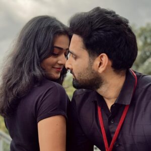 Samskruthy Shenoy Instagram - Where words are restrained, the eyes often talk a great deal ❤️

PC - @monisha_monukutty 

#gayathridevienteamma #mazhavilmanorama #noobinjohny #samskruthyshenoy #malayalamserials #shootinglocation🎥 #friends❤️