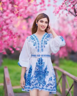 Sana Raees Khan Instagram - Blooming in my own way, every single day!

Outfit: @bereziasrm 
Jewellery: @shhimmerz_jewellery 
Styled By: @v4ustyling 

#sana #sanaraeeskhan #srk #srklegal
