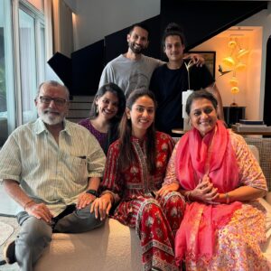 Sanah Kapur Instagram - When one of your favorite days comes to an end an album seems like a must, right….Happy Rakshabandhan everyone ♥️🥰🤗….

[rakhi, brothers, family, brother sister, bond, festivals, love, happiness]