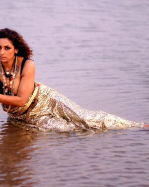 Sandhya Shetty Instagram - "At the beach, life is different. Time doesn’t move hour to hour but mood to moment. We live by the currents, plan by the tides, and follow the sun."

#sandhyashetty #nofear #actor #supermodel #internationalspeaker #CommonWealthKarateChampion2015 #actorslife #bollywood #face #mylifemyrules #beachlife #waves #indianfusion #lifeisbeautiful ❤️

Photographer Palassh Bose 
Designer Kaushik Shrimanker 
HMU Vipul bhagat