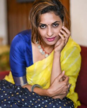 Sandhya Shetty Instagram - "A thing of beauty is a joy forever."
– Kalidasa
Photographer @aslamshaikh104 
Designer @kaushikshrimanker

#Sandhyashetty #Nofear 
#actor #supermodel #internationalspeaker #CommonWealthKarateChampion2015 #style #fashion #womenpower #fitness #passion #change #actorslife #indianlook #saree  #bollywood #hollywood #Dharavibank #coronapapers #mylifemyrules ❤