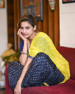 Sandhya Shetty Instagram - "A thing of beauty is a joy forever."
– Kalidasa
Photographer @aslamshaikh104 
Designer @kaushikshrimanker

#Sandhyashetty #Nofear 
#actor #supermodel #internationalspeaker #CommonWealthKarateChampion2015 #style #fashion #womenpower #fitness #passion #change #actorslife #indianlook #saree  #bollywood #hollywood #Dharavibank #coronapapers #mylifemyrules ❤