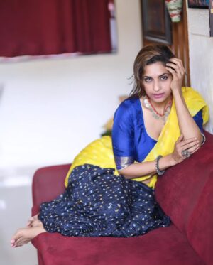 Sandhya Shetty Instagram - "A thing of beauty is a joy forever."
– Kalidasa
Photographer @aslamshaikh104 
Designer @kaushikshrimanker

#Sandhyashetty #Nofear 
#actor #supermodel #internationalspeaker #CommonWealthKarateChampion2015 #style #fashion #womenpower #fitness #passion #change #actorslife #indianlook #saree  #bollywood #hollywood #Dharavibank #coronapapers #mylifemyrules ❤