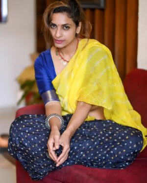 Sandhya Shetty Instagram - "A thing of beauty is a joy forever."
– Kalidasa
Photographer @aslamshaikh104 
Designer @kaushikshrimanker

#Sandhyashetty #Nofear 
#actor #supermodel #internationalspeaker #CommonWealthKarateChampion2015 #style #fashion #womenpower #fitness #passion #change #actorslife #indianlook #saree  #bollywood #hollywood #Dharavibank #coronapapers #mylifemyrules ❤