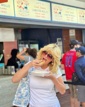 Sandra Lee Instagram - Sending love from the US Open- the food, champagne, Sun and my Sweet Ben! TENNIS TENNIS TENNIS-What could be better OHHH THAT WOULD BE BILLIE JEAN!!! Love it all!! Even bought my Niece something fab for Xmas—she loves tennis! Happy Sunday! Need some Blue Ribbon Desserts Now! Xosl AKA Aunt Sandy claus
