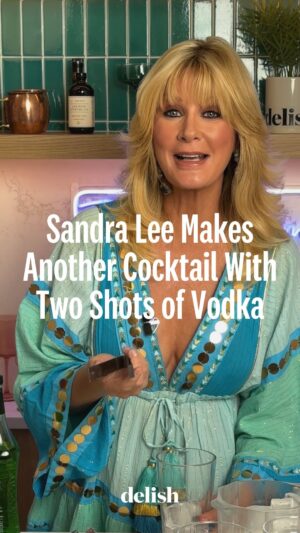 Sandra Lee Instagram - Two shots of vodka in this Lush Lagoon Cocktail, please! Sandra Lee shows us how to make a green summer cocktail with a secret, spicy ingredient. Tune in to ‘Blue Ribbon Baking Championship’ on Netflix now for more Sandra!

Click the link in bio to find the full recipe 🍹 

#twoshotsofvodka #sandralee #cocktail #drinks #summer