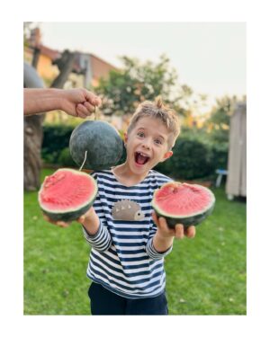 Sandra Nováková Instagram - Mikulášovy první vypěstované melouny ze semínek!!!! Hip hip hurááá!