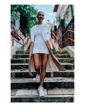 Sandra Nováková Instagram - Tak, kabát jsem si užila a teď zase do plavek, ok? Léto neodcházeeeeej😂