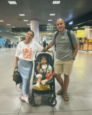 Sandra Silva Instagram - ✈️ DJERBA | Líderes prontos a embarcar para levar mais famílias queridas a conhecer o Mundo connosco 😍 
Esta já é a terceira viagem de famílias este ano do projeto com a @roda_o_leme_agenciaviagens e mais estão por vir ☺️

Quem vai acompanhar tudo?

#djerba #tunisia #rodaolemeagenciaviagens