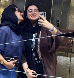 Sania Salari Instagram - خوبه که هستی موجاااا...
بمون