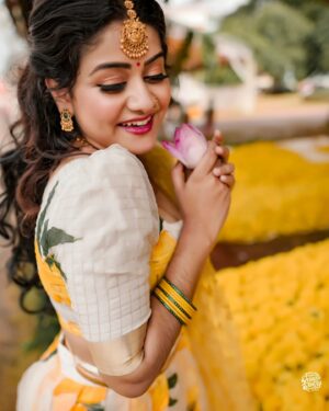 Saniya Babu Instagram - "Celebrating tradition, prosperity, and togetherness this Onam season with love."😍 

Model @saniya_babu_official 
Photography @weddingstoriesphotography
Powerd by @mr_k.eventmanagement
Coordinator @vishnu_thilakan_ 
Mua @magic_beauty_makeover_hub 
Costume @rui__avenue
Credits @actressinsta