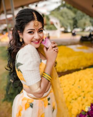 Saniya Babu Instagram - "Celebrating tradition, prosperity, and togetherness this Onam season with love."😍 

Model @saniya_babu_official 
Photography @weddingstoriesphotography
Powerd by @mr_k.eventmanagement
Coordinator @vishnu_thilakan_ 
Mua @magic_beauty_makeover_hub 
Costume @rui__avenue
Credits @actressinsta