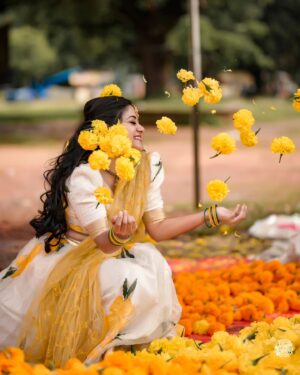 Saniya Babu Instagram - "Celebrating tradition, prosperity, and togetherness this Onam season with love."😍 

Model @saniya_babu_official 
Photography @weddingstoriesphotography
Powerd by @mr_k.eventmanagement
Coordinator @vishnu_thilakan_ 
Mua @magic_beauty_makeover_hub 
Costume @rui__avenue
Credits @actressinsta
