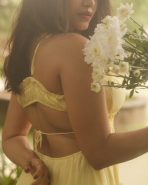 Sanjana Tiwari Instagram - 🍃🌼

Shot by @snipershotphotography