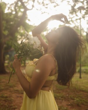 Sanjana Tiwari Instagram - 🍃🌼

Shot by @snipershotphotography