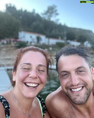 Sara Norte Instagram - Este ano não deu para férias mas conseguimos sair 3 dias.
É sempre bom poder tirar uns dias para poder descansar junto de quem mais Amo.Temos muita sorte e sei perfeitamente disso.

Nestes dias tive mais na minha e a pensar no Futuro.Sempre pensei apenas no Presente (porque por mais que tentemos prever as coisas,a Vida chega e muda tudo)mas algo está a mudar.Não sei se é alguma crise dos 39 anos ,mas não é mau de todo por vezes pararmos e pensarmos em nós,nos nossos objectivos e no que nos faz bem.

É muito bom ir embora,mas também é maravilhoso voltar a casa com as ideias arrumadas.
❤️