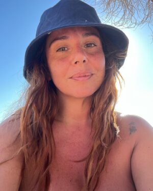 Sara Norte Instagram - Os meus dias têm sido assim.
Praia,Amigos e bons momentos na minha Terra linda:a minha Costa.
❤️